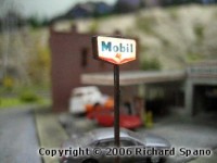 Mobil Service Station in Laube